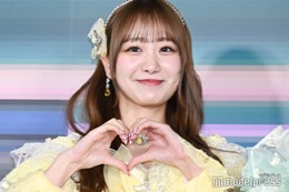 ＝LOVE瀧脇笙古、美脚際立つミニスカ×透けハイソックス衣装公開「可愛さが限界突破」「お人形さんみたい」と反響 画像