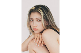 “マルチモデル”長谷川ミラ、一般男性との結婚発表 海辺での密着ショット公開「人生を共に考えられる存在だと思えた」 画像