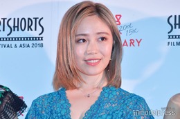 鷲尾伶菜、赤髪にイメチェン レディー・ガガライブコーデに「別人級でびっくりした」「おしゃれすぎる」の声