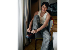 テレンス・ラウ「声とからだの両面から役作り」　『長安のライチ』劇中とのギャップ際立つポートレート到着