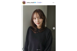 神部美咲、競馬場で美脚輝くミニスカ姿公開「可愛いが渋滞」「脚のラインが美しすぎる」と反響 画像