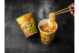 セブン、とみ田監修カップ麺登場 ガーリック練り込み麺×濃厚豚骨醤油スープのガッツリ系