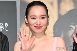 飯豊まりえ、まっすぐ美脚際立つ全身ショットが話題「骨格から憧れ」「美しすぎる」