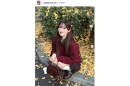 美人インフルエンサー、ミニスカ×ルーズソックス姿で魅了「脚長すぎ」「完璧なプロポーション」 画像