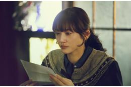 綾瀬はるか＆妻夫木聡ら実力派俳優陣のエモーショナルな瞬間を切り取る『人はなぜラブレターを書くのか』場面写真