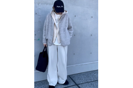 上下ユニクロで冬の白を攻略。軽やかなリラックスカジュアル【40代の毎日コーデ】