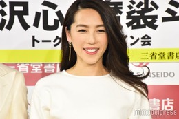 矢沢心、シースルースカートからスラリ美脚「憧れのスタイル」「さすがの着こなし」の声