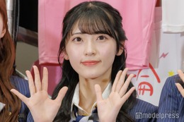 AKB48佐藤綺星、ベビーピンクのミニドレスから美脚際立つ「天使」「透明感すごい」と反響 画像