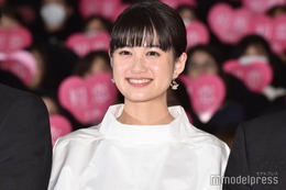 小西桜子、ビキニ風コーデで美ウエスト＆美脚輝く「スタイル抜群」「お洒落すぎる」の声