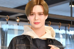 Matt「20本くらい持ってる」美脚際立つ“全身ユニクロ”コーデ披露「マネキンよりスタイル良い」「爽やか」と絶賛の声