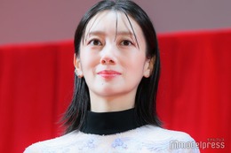 波瑠、高杉真宙と結婚発表後初の公の場 人気俳優の軽妙なトークにツッコミ「私の分も喋って」【北方謙三 水滸伝】 画像