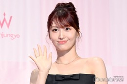 TWICEモモ、“美背中開放”大胆ドレス姿が話題「大人の色気がすごい」「スタイル良すぎて言葉が出ない」 画像