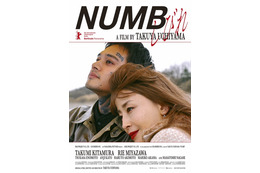 北村匠海×宮沢りえ“親子”を写し出す『しびれ』ベルリンの街中に掲出される新ポスタービジュアル公開