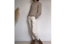 ユニクロの暖パンなら、アウトドアも怖くない。真冬の外遊びを快適に過ごす大人の防寒スタイル【40代の毎日コーデ】