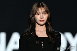 「花束オオカミ」中川紅葉、美脚際立つミニワンピ姿でランウェイ闊歩【TGCあいち・なごや2026】