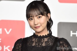 田中美久、ボディライン際立つぴったりトップス姿に熱視線「見入っちゃった」「猫ポーズ可愛い」 画像