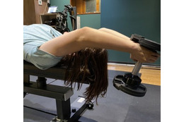 【半年で－6】デスクワークで運動嫌い、最初はダンベルも上げられなかった。カチコチの四十肩だった55歳がまず最初にやったことは【鬼軍曹ゆか様ダイエット】