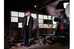 廃神社で撮影中のジェジュン、メイキング写真『神社　悪魔のささやき』入プレ第3弾も決定