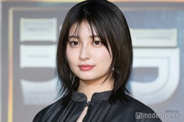 吉川愛、ミニスカ制服姿に熱視線「現役女子高生かと」「可愛すぎる」