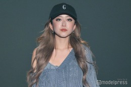 みりちゃむ「韓国でもすっぴんで出歩いてました」オフ姿に驚きの声「凄すぎ」「透明感バグってる」