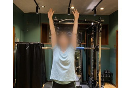 【半年で－６】四十肩でもラクにすっと腕が上がった！固くなったオバサン背中が美姿勢に「胸を開くストレッチ」【鬼軍曹ゆか様ダイエット】