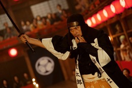 渡辺謙が舞台に立つ江戸歌舞伎の名場面公開　柄本佑主演『木挽町のあだ討ち』の見どころの本編シーン解禁