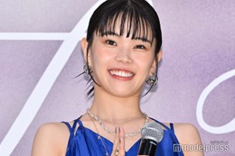 アイナ・ジ・エンド、夕陽バックの美脚ショット公開「映画のワンシーンみたい」「幻想的な雰囲気」と反響