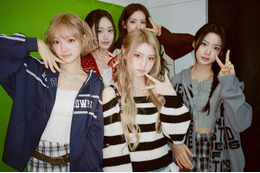 IVE妹分・KiiiKiii、お忍びで東京・原宿に 日本プリクラを体験 画像