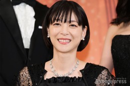 上野樹里、ショーパン×黒タイツで美脚際立つ「着こなしお洒落」「スタイル抜群」と反響 画像