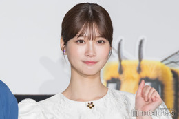 生見愛瑠、圧巻美脚輝くミニ丈姿に熱視線「骨格レベチ」「女神」 画像