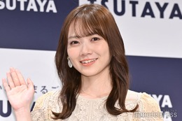 乃木坂46田村真佑、素肌輝くオフショルコーデに絶賛の声「白い妖精みたい」「可愛すぎる」 画像