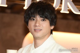 山田裕貴、上裸ショットにファン二度見「筋肉に見惚れた」「屋外で寒くないのかな？」 画像