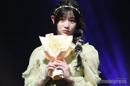 「今日好き」秋山みづき、18歳誕生日に幼少期ショット大量公開「面影あって可愛すぎ」「リアル天使」の声