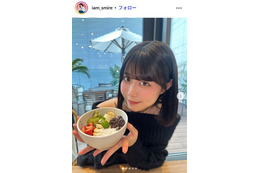 「今日好き」表すみれ、ミニ丈キャミワンピから美脚際立つ「スタイル良すぎ」「おしゃれな色の組み合わせ」の声
