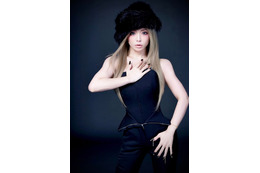 浜崎あゆみ“へそチラ”リハ着姿に絶賛の声「引き締まったウエスト憧れる」「ボディラインが綺麗すぎる」