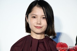 宮崎あおい、ハイトーンヘアで印象ガラリ パリでの動画に「豊臣兄弟！と全然違う」「いつまでも美しい」の声