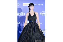 「イカゲーム」出演美女、ミニワンピ×ブーツで美脚スラリ「圧倒的オーラ」「スタイル異次元」と反響 画像