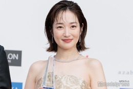 高梨臨、ミニスカゴルフウェア姿で美スタイル披露「脚が綺麗すぎる」「ポーズが可愛い」の声