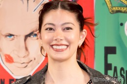 森星“超ミニ”で圧巻美脚公開「腰の位置高すぎ」「目を疑うレベルの脚の長さ」と驚きの声 画像