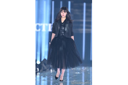 池田エライザ、シースルースカートから美脚スラリ「目を奪われた」「圧巻のスタイル」と反響続々【TGC2026 S/S】 画像