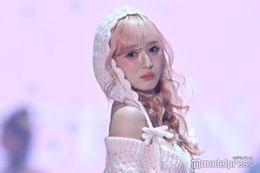 ME:I・SUZU（山本すず）バブーシュカにニット…春っぽピンクコーデに反響相次ぐ「まるで天使」「美しすぎて二度見した」【TGC2026 S/S】