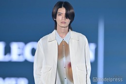 原因は自分にある。杢代和人、淡色セットアップの着こなしに注目集まる「何頭身？」「スタイル凄い」【TGC2026 S/S】