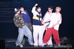 WILD BLUE、新曲ステージ初披露＆サプライズ 大学生24人と一糸乱れぬダンスで沸かす【AGESTOCK2026】