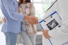 がんサバイバーの妊孕性温存最前線。体への負担を抑えながらの治療により、40代で出産したケースも【医師に聞く】