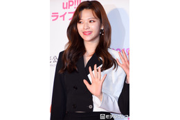 TWICEジョンヨン、ノースリ姿の鏡越しショットに反響続々「ビジュ最高」「美しすぎる」