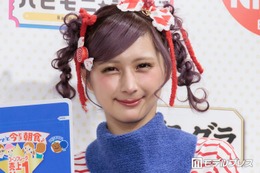 しなこ、“ピンク封印”カジュアルコーデで雰囲気ガラリ「普段は着ないような系統」幼少期の思い出明かす