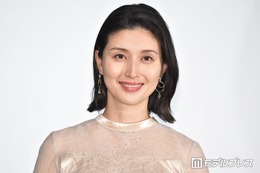 橋本マナミ、ノースリーブワンピで大人の色気漂う「上品な美しさ」「変わらぬスタイル」と反響