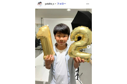 “「再会」出演話題”鈴木福の弟・楽、小学校卒業報告 4きょうだいショット＆入学式との比較に反響「福くんと身長変わらない」「やっぱり似てる」