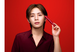 Hey! Say! JUMP山田涼介「メイベリン」新CMで大人の魅力漂う 情熱的な眼差しが新曲「Gravity Love」とシンクロ