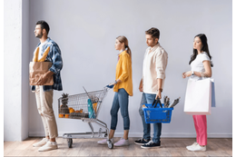 【アメリカで…】レジ待ちで前の客が突然「満面の笑み」！？順番を譲られた理由に⇒「自由で素敵」 画像